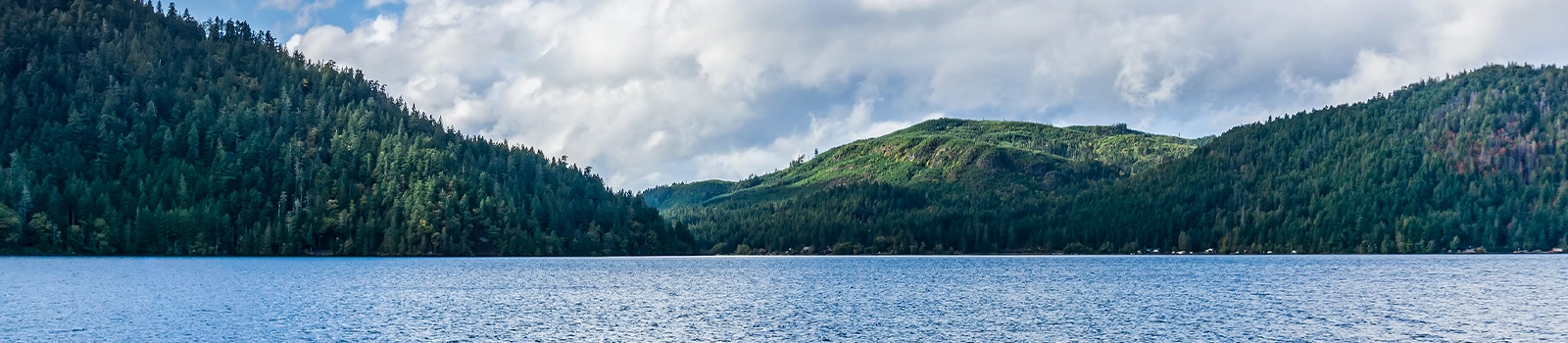 Landscape photo of Lake crescent in Washington State
